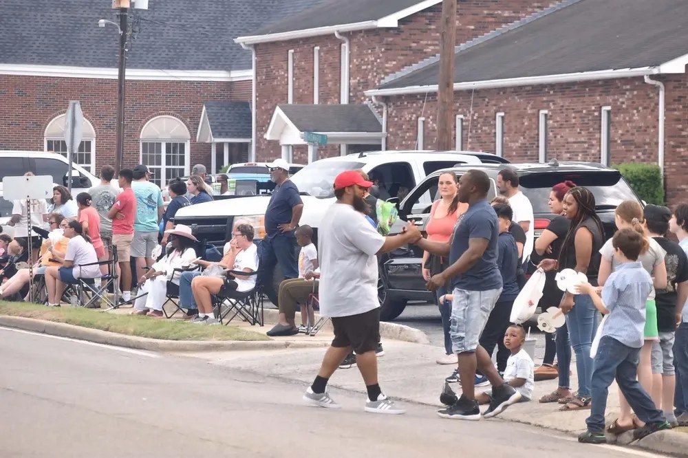 Families waving and enjoying the sweet onion festival